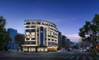 The May  Hotel