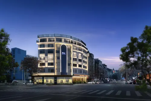 The May  Hotel - parking