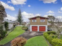 Waterfront Villa Near Ikea and Sylvia Park Hotels near Howick