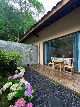 Xiling Snow Mountain Xixi·Yunjian Forest Private Soup Courtyard Отели рядом с достопримечательностью «Xiling Canyon Drifting»