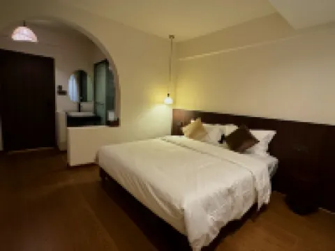 Youjian Home (Yangshuo West Street)