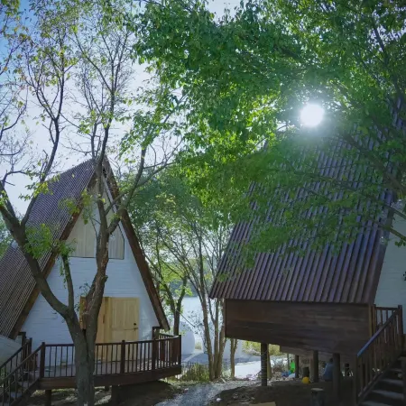 Shiye Lakeview Cave Resort
