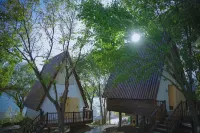 Shiye Lakeview Cave Resort
