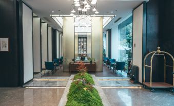 Emei Mountain Lanting Yuejing Hotel (Emei High speed Railway Station Branch)