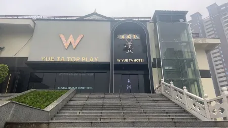 Yicheng W Yueta E-sports Hotel (Zizhong Road Daxia City) Отели рядом с достопримечательностью «Yicheng General Zhang Zizhong Memorial Hall»