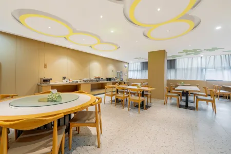 Homeinn Pebble Hotel (Taicang Liuhe Ancient Town Tinghai Road) Отели рядом с достопримечательностью «Yangtze Estuary Tourist Resort in Taicang, Jiangsu Province»