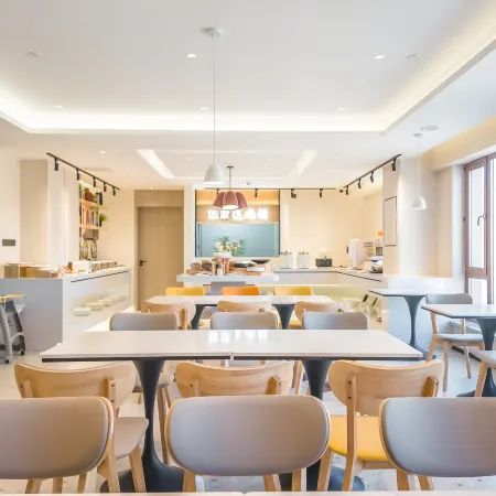 Home Inn (Qingguo Headquarters, Daqing East Station)