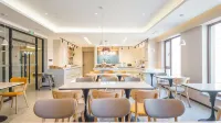 Home Inn (Qingguo Headquarters, Daqing East Station) - พร้อมอาหารเช้า
