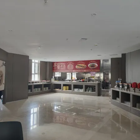 Home Inn UP Huayi Smart Travel Hotel (Tongliao Jarud Banner Paotaishan Park)