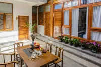 Tengchong Heshun Ancient Town Yueyue Scenic Inn (Heshun Library) - parcheggio