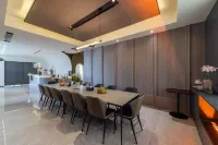 SR E-Sports Hotel (Chengdu Sanli Plaza Haichang Road Subway Station) - navetta aeroportuale
