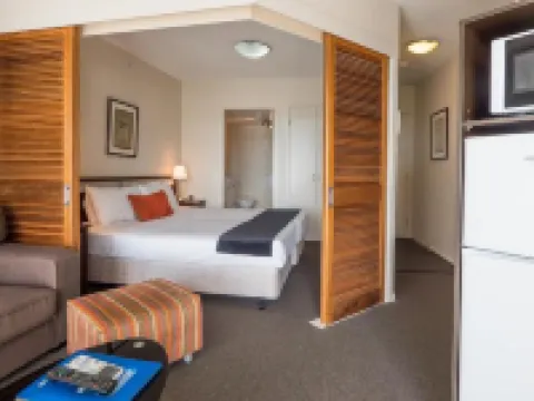 Broadbeach Savannah Resort Hotels in Broadbeach