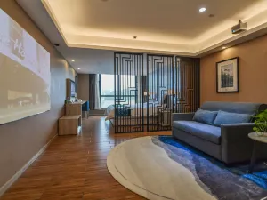 Ease Hotel · Zhi (Yichang Three Gorges Visitor Center Binjiang Wanda)