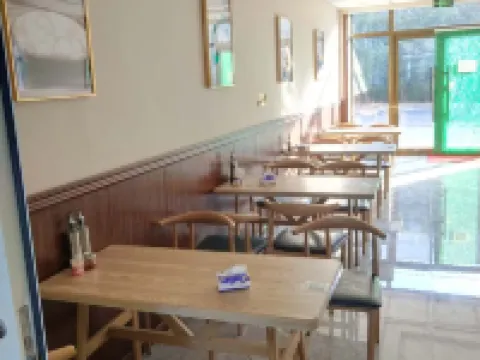 呼瑪金色港湾ホリデイホテル 呼瑪のホテル