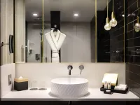 Sofitel Wellington Hotels near Plimmer Steps