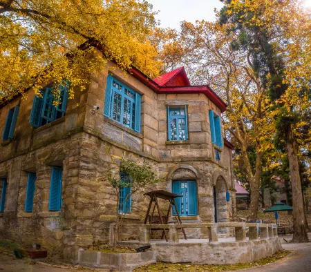 Lushan Qingyun Pavilion Villa (Guling Street Cableway Station Store) Отели рядом с достопримечательностью «Haihuizhen»