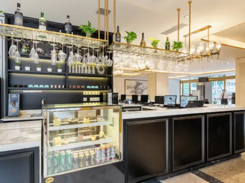 Xana Deluxe Hotel (Shenzhen International Trade metro station store) Отели рядом с достопримечательностью «Tianshang Renjian»