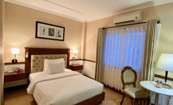 Central Hotel & Residences Swimming Pool