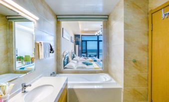 Yingkou Good Time Seaview Homestay (Shanhai Square Beluga Mansion)