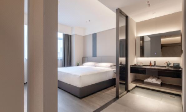 Holz Riez Hotel(Shenyang Yuhongshengjing Hospital Jilihu Street Metro Station)