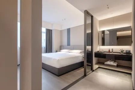 Holz Riez Hotel(Shenyang Yuhongshengjing Hospital Jilihu Street Metro Station)