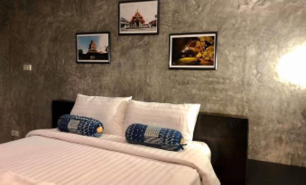 Come Moon Loft Hotel