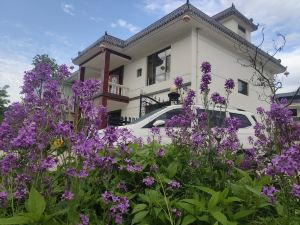 Grottoes Homestay