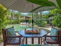 Bay Village Tropical Retreat & Apartments Hotels in Cairns North