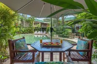Bay Village Tropical Retreat & Apartments Hotels in Cairns North