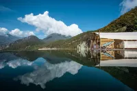 Clouds Glamping Các khách sạn ở Shangri-La