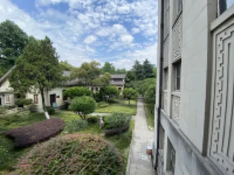 Waterfront Garden Zhixiang Hotel (Nanjing Lukou International Airport)