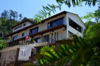 Xinchang Ma Fanglanshan Homestay 신창 좌우촌 주변 호텔
