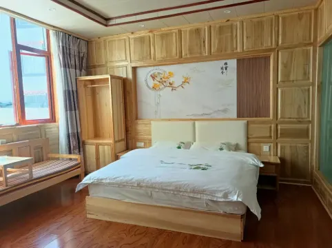 Deqin Fuyuan Business Hotel