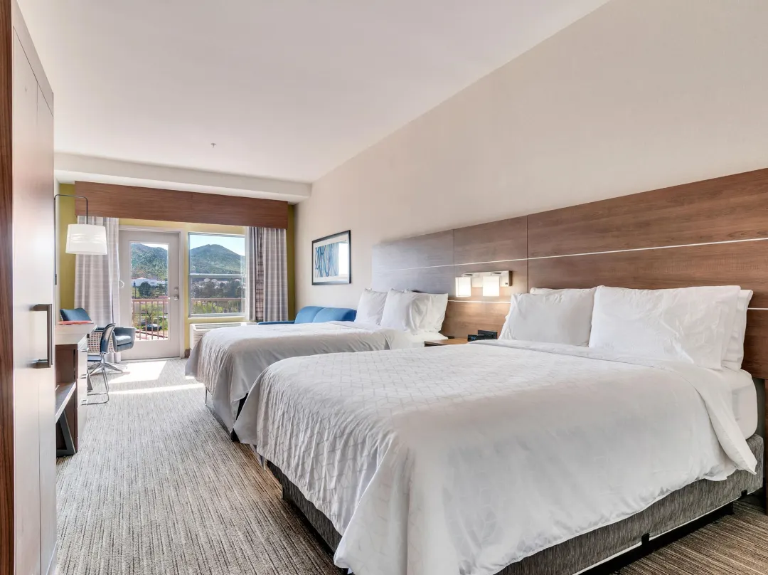 Holiday Inn Express & Suites, Lake Elsinore By Ihg - Perris, CA