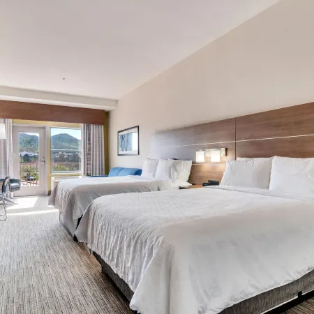Holiday Inn Express & Suites LAKE ELSINORE by IHG