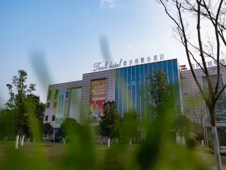 Tiwoli Terrace Hotel (University City Exhibition Center) Отели рядом с достопримечательностью «Li Zhuang Lv You»