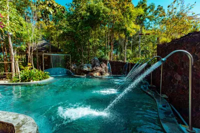 Phoenix Hot Spring Holiday Hotel Các khách sạn ở Doanh Giang
