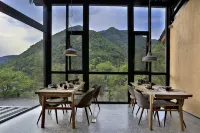 live in the mountains