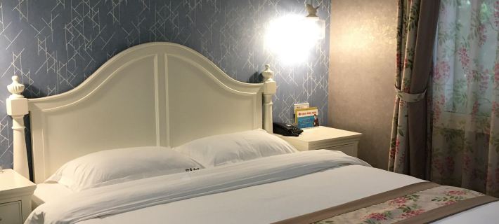 Old Four Seasons Wind Hotel Hotels in Gejiu