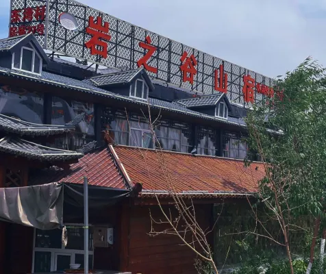 Urumqi County Yanzhigu Mountain Lodge
