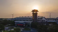 Donghai Forest Hot Spring Resort Отели в г. Дунхай