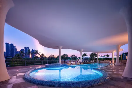 Mingmen Lakeview hotel Отели рядом с достопримечательностью «Nine Tower &Twelve Walled»