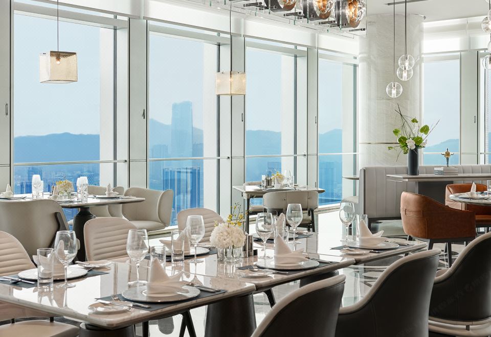 풀만 선전 북부 호텔의 현대적인 외관