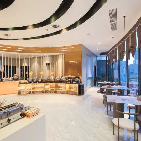 Mercure Hotel (Zhongshan Road Pedestrian Street Seaview) Отели в г. Сямэнь