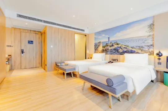 Atour Hotel (In People′s Square Of  Maoming High-speed Railway Station)