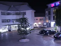 Golphin's Suites Hotels in Awka