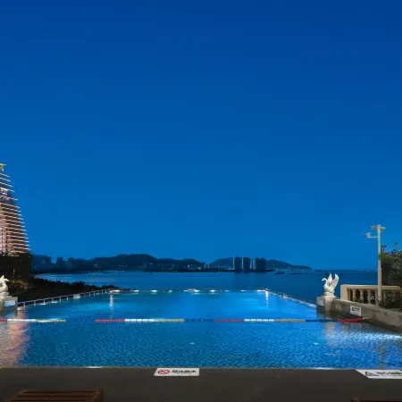 Golden Phoenix Sea View Hotel
