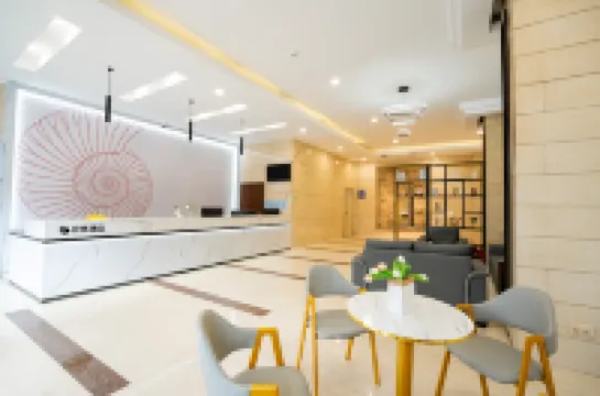 Shell Hotel (Yulin Yufu Road Commercial Market)