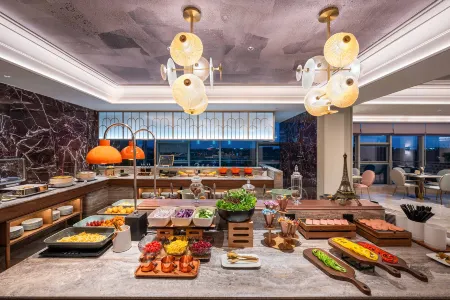 Mercure Nantong Suxitong Riverside Hotel