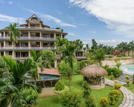 Hotel Monalisa Chitwan Pvt. Ltd. Hotels in Sauraha